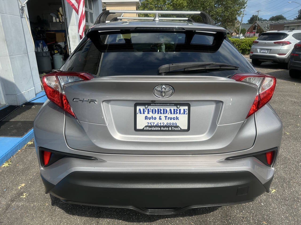 Used 2019 Toyota C-HR XLE FWD image 10