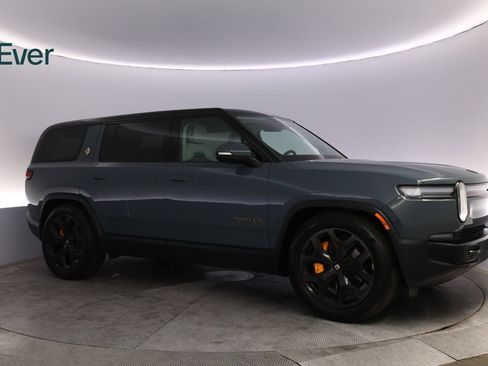 Used 2025 Rivian R1S Premium Dual AWD/4WD image 14