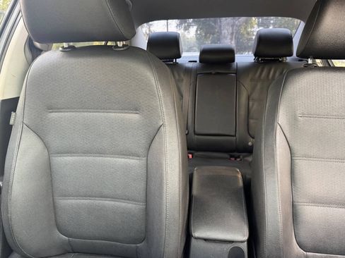 Used 2011 Volkswagen Jetta SE FWD image 16