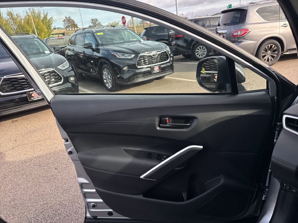 New 2026 Toyota Corolla Cross LE AWD/4WD image 33