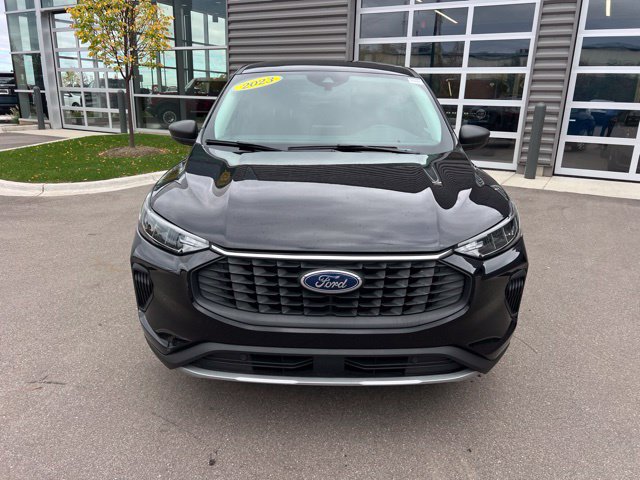 Used 2023 Ford Escape Active AWD/4WD image 2