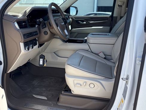 Used 2022 GMC Yukon Denali w/ Denali Ultimate Package AWD/4WD image 2