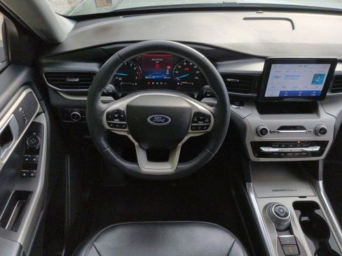 Used 2023 Ford Explorer XLT w/ Equipment Group 202A AWD/4WD image 15