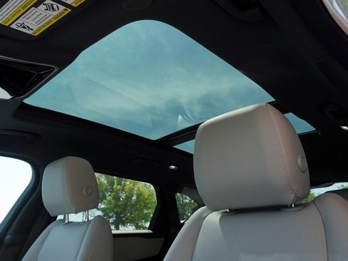 Used 2026 Land Rover Range Rover Velar Dynamic SE image 14