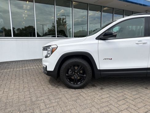 Used 2023 GMC Terrain AT4 AWD/4WD image 9