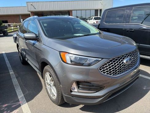 Certified 2024 Ford Edge SEL w/ Convenience Package AWD/4WD image 2