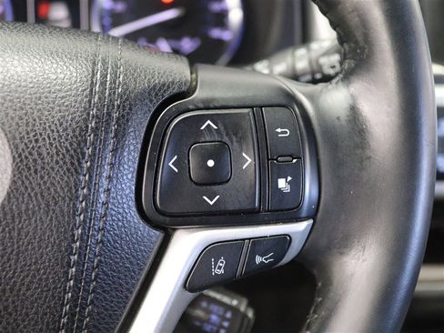 Used 2018 Toyota Highlander XLE image 31