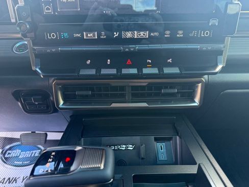 Used 2025 GMC Hummer EV 3X AWD/4WD image 39