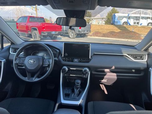 Used 2024 Toyota RAV4 LE image 22