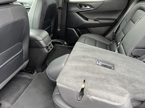 Used 2025 Chevrolet Equinox LT w/ Convenience Package II image 17