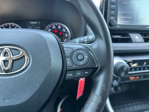 Used 2021 Toyota RAV4 LE FWD image 22