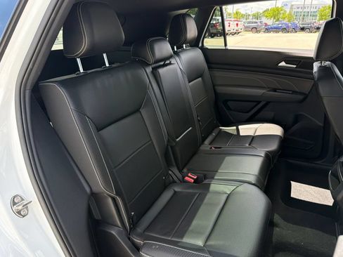 Certified 2023 Volkswagen Atlas Cross Sport SE w/ Panoramic Sunroof Package AWD/4WD image 24