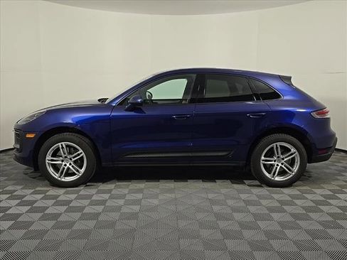Certified 2025 Porsche Macan image 2