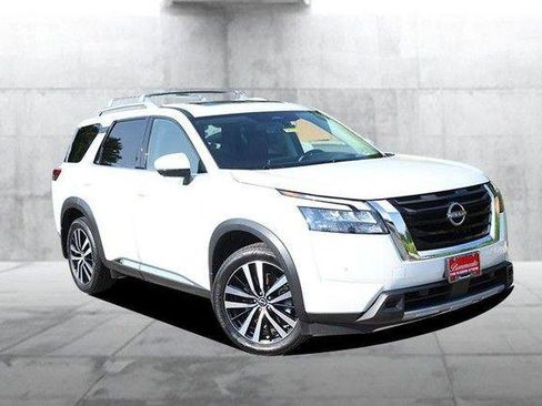 Used 2025 Nissan Pathfinder Platinum w/ Cargo Package FWD image 2