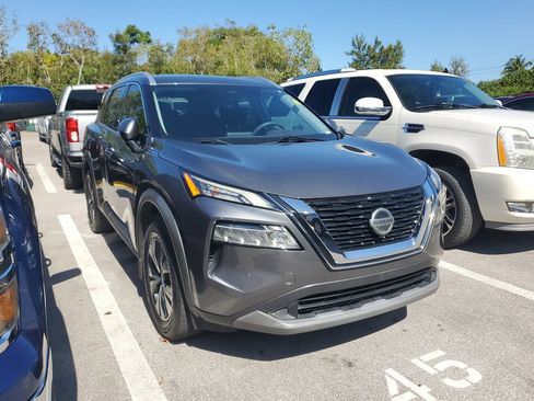 Used 2021 Nissan Rogue SV w/ Premium Package FWD image 3