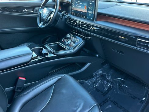 Used 2023 Lincoln Nautilus Reserve w/ Luxury Package image 15