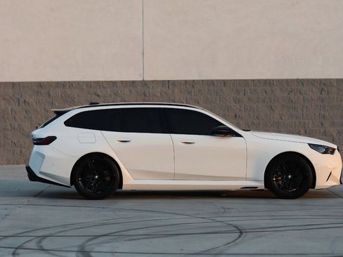 Used 2025 BMW M5 Touring w/ M Driver's Package image 2