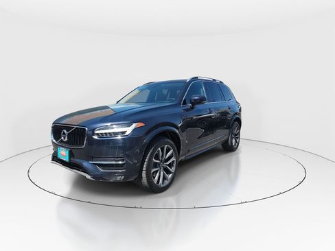 Used 2017 Volvo XC90 T6 Momentum w/ Vision Package image 4