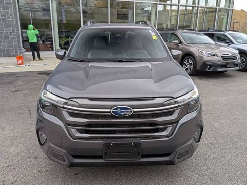 Used 2025 Subaru Forester Limited AWD/4WD image 8