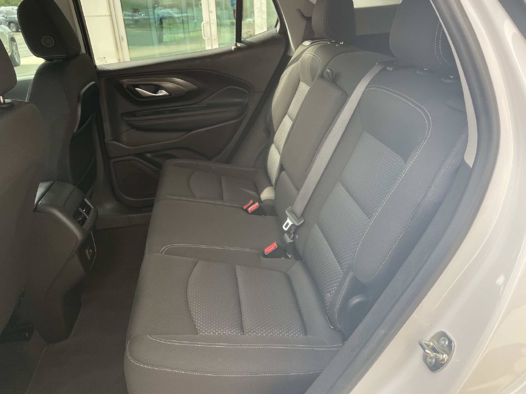Used 2024 GMC Terrain SLE w/ Driver Convenience Package FWD image 11