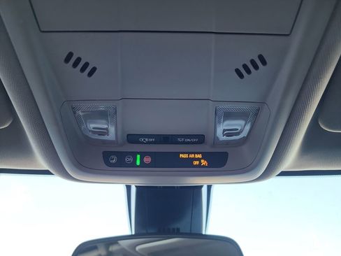 Used 2025 Chevrolet Blazer LT image 33