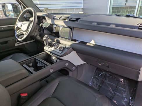 Used 2024 Land Rover Defender 110 S image 32