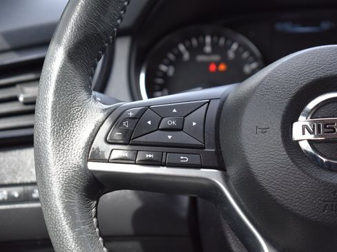 Used 2017 Nissan Rogue SV AWD/4WD image 15