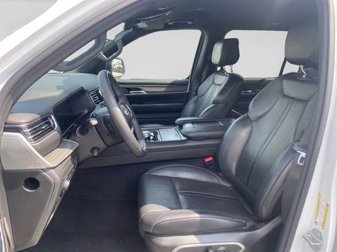 Used 2024 Jeep Wagoneer Series II w/ Flexible Seating Group RWD image 21