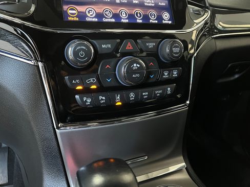 Used 2020 Jeep Grand Cherokee Trailhawk w/ Premium Lighting Group AWD/4WD image 15