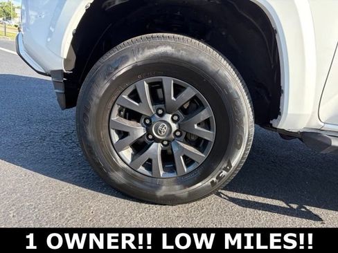 Used 2023 Toyota Tacoma SR5 w/ Technology Package AWD/4WD image 9