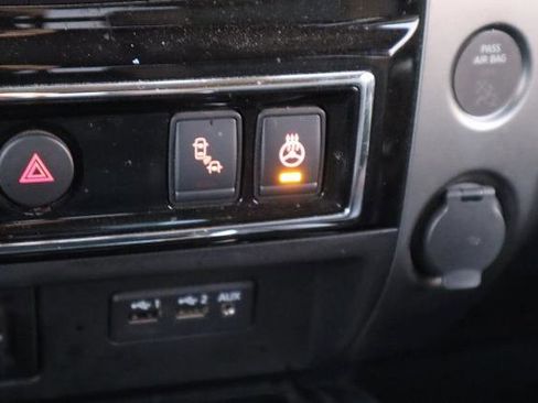 Certified 2019 Nissan Titan Platinum Reserve image 23