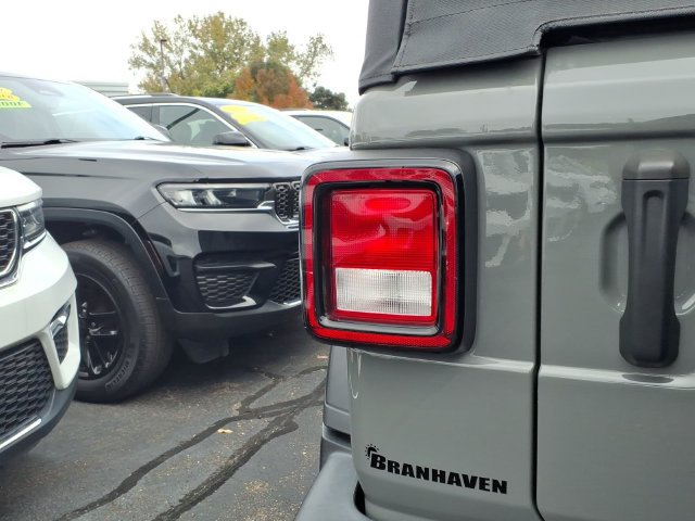 Used 2023 Jeep Wrangler Unlimited Sport AWD/4WD image 12