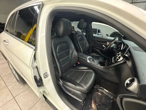 Used 2018 Mercedes-Benz GLC 300 w/ Premium Package image 23