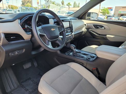 Used 2023 Chevrolet Traverse LS image 9