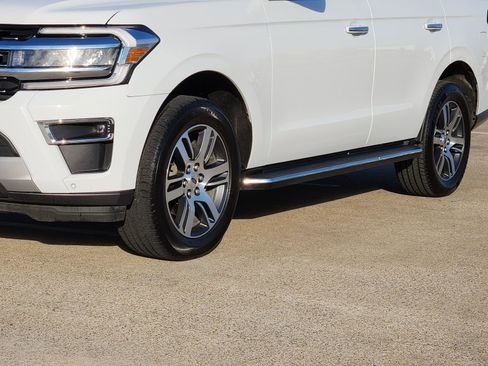 Used 2023 Ford Expedition Limited image 12