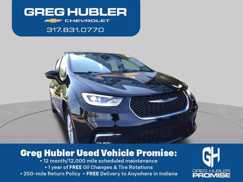 Used 2024 Chrysler Pacifica Touring-L FWD image 3