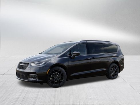 New 2026 Chrysler Pacifica Limited w/ S Appearance Package image 2