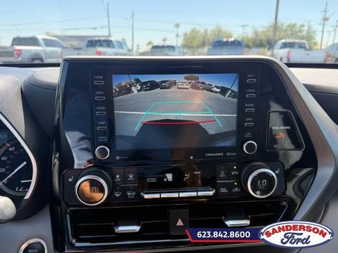Used 2021 Toyota Highlander XLE AWD/4WD image 20