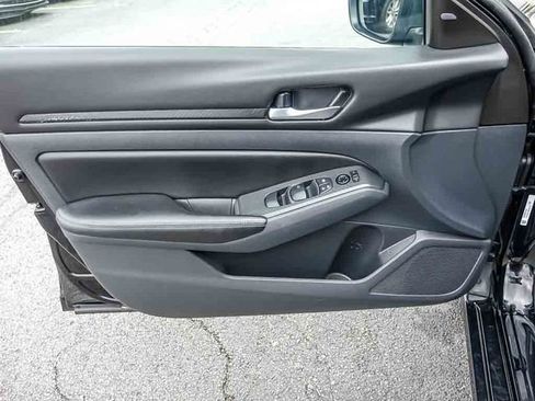 Used 2024 Nissan Altima 2.5 SV FWD image 11