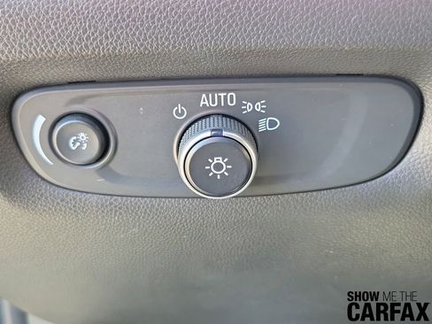 Used 2022 Chevrolet Traverse LS FWD image 18