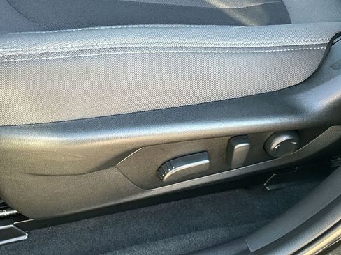 Certified 2025 Subaru Crosstrek 2.0i Premium image 17