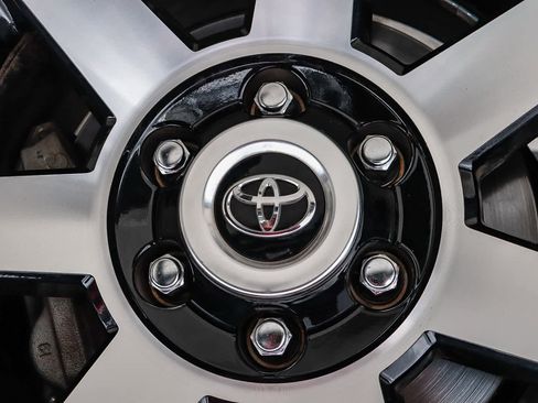 Used 2024 Toyota 4Runner TRD Off-Road image 15