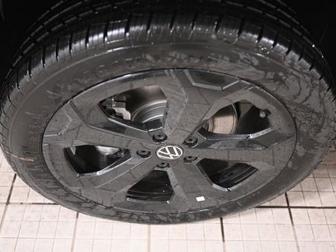 New 2026 Volkswagen Taos SEL AWD/4WD image 18