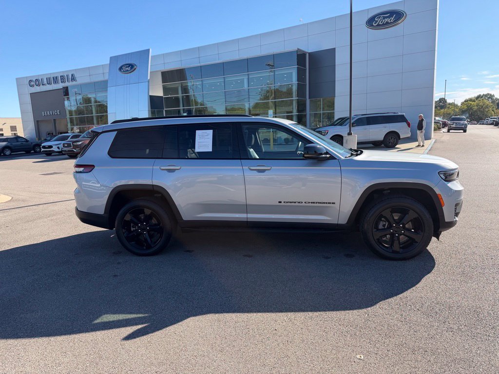 Used 2023 Jeep Grand Cherokee L Altitude AWD/4WD image 7