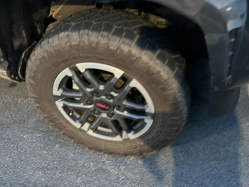 Used 2024 Toyota Tacoma TRD Sport w/ TRD Sport Upgrade Package image 5