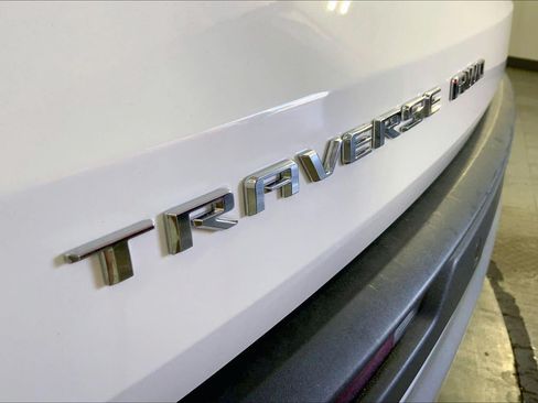 Used 2025 Chevrolet Traverse LT AWD/4WD image 8