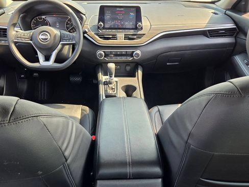 Used 2025 Nissan Altima 2.5 SV FWD image 8