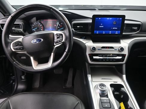 Used 2022 Ford Explorer XLT w/ Equipment Group 202A AWD/4WD image 11