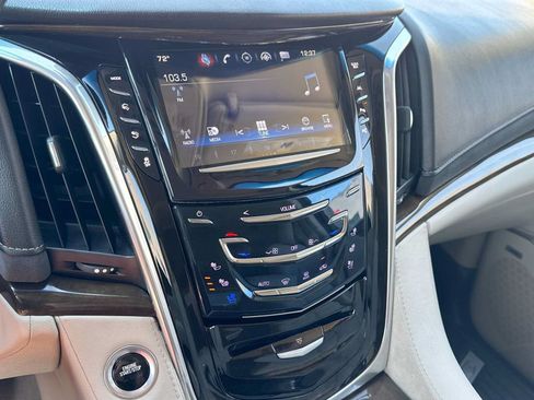 Used 2019 Cadillac Escalade Luxury w/ LPO, Radiant Package AWD/4WD image 29
