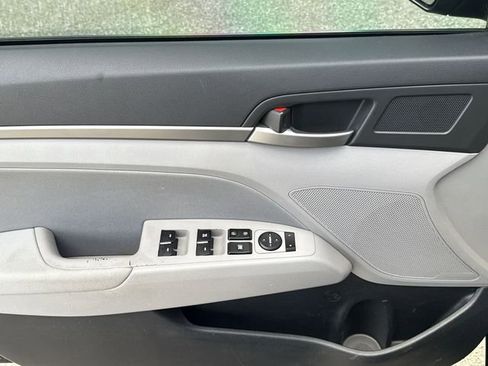 Used 2017 Hyundai Elantra SE image 15